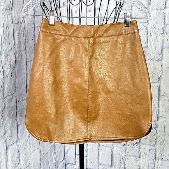 *V ERY J Faux Leather Camel Brown Mini Skirt Small - Picture 1 of 8